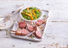 Velikonočno kosilo: jagnječja zarebrnica z zelenjavno prilogo