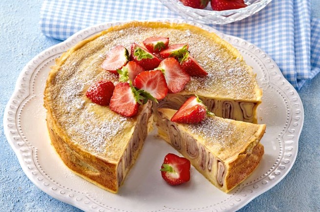 Palačinkina torta z jagodami