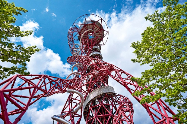 ARCELOR MITTAL ORBIT TOWER London (Anglija) 115 metrov visoko umetniško skulpturo in razgledni stolp so leta 2011 postavili v olimpijskem …