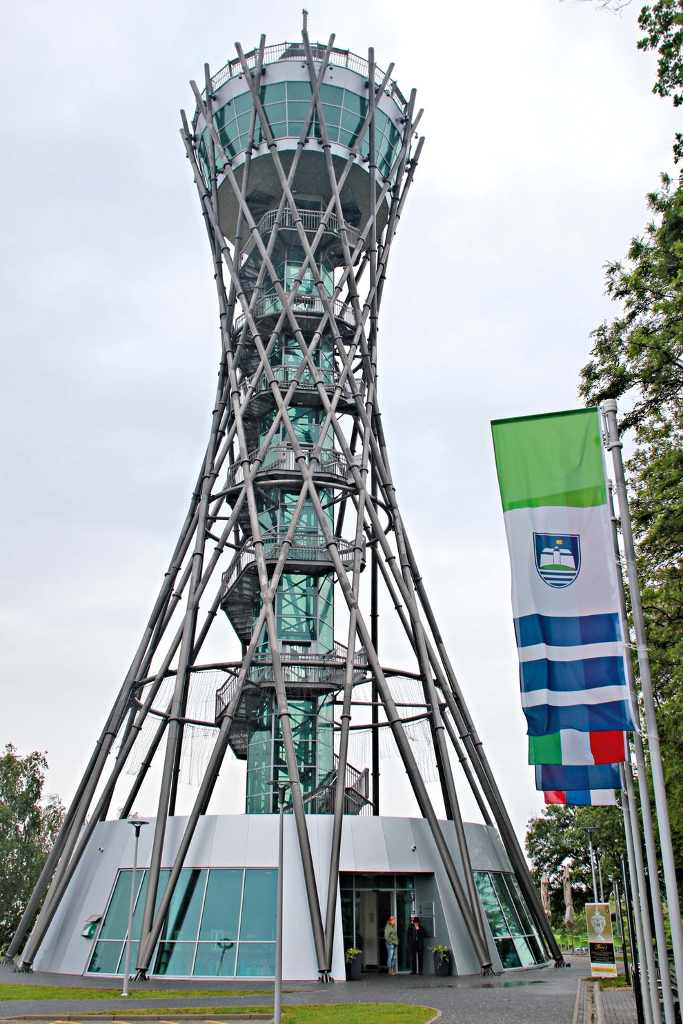 VINARIUM Lendava (Slovenija) Vinarium, panonski svetilnik in pomurski Eifflov stolp, je najvišji razgledni stolp v Sloveniji, zgrajen leta 2015, ki …