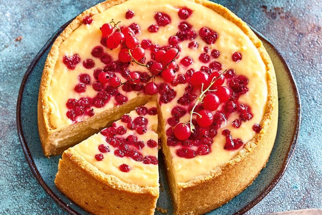 Torta z rdečim ribezom