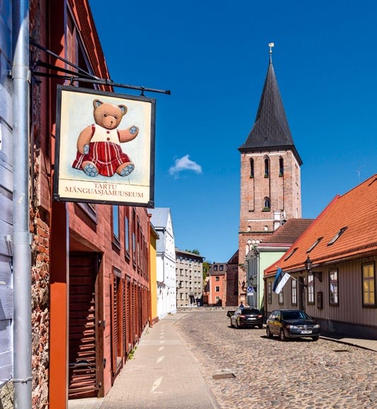 Tartu Mänguasjamuuseum, Tartu, Estonija Muzej igrač v drugem največjem estonskem mestu so odprli leta 1994. V muzeju, ki je v …