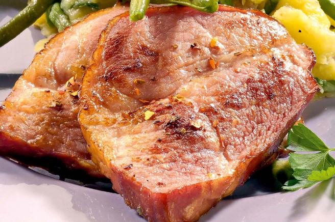 Krompir s fižolom in prekajenim mesom