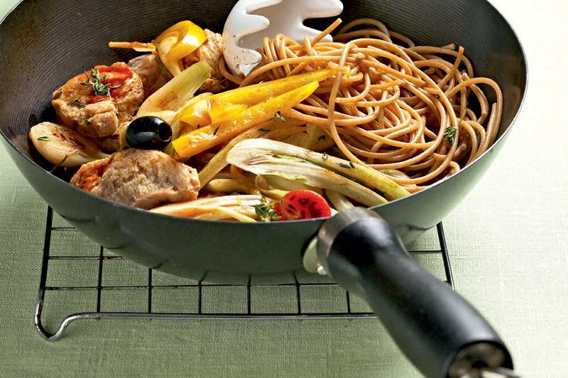 Polnozrnati špageti iz voka (foto: Profimedia)