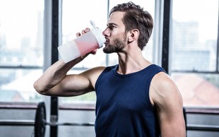 Proteinski šejk lahko škoduje zdravju na dolgi rok!
