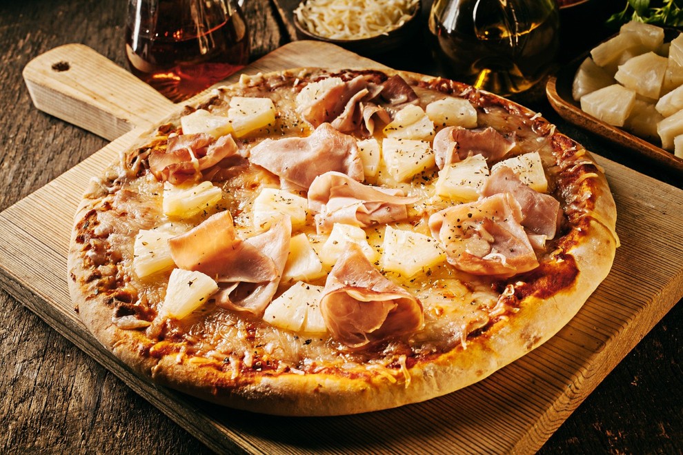 PIZZA Ni tako težko, kot si verjetno predstavljate. Za peko pizze je najboljša visoka suha temperatura in to lahko dosežete …