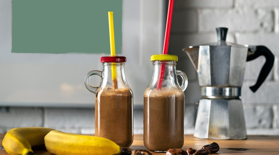 RECEPT: Slasten kavni smoothie - za dodatno dozo energije (tudi veganska različica) (foto: Profimedia)