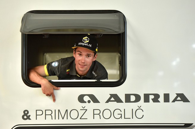 Primož Roglič bo odslej s partnerko in sinčkom med dirkami stanoval v prestižnem avtodomu