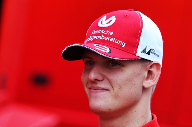 Mick Schumacher je šel krog z očetovim ferrarijem F2004