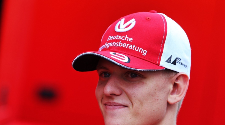 Mick Schumacher je šel krog z očetovim ferrarijem F2004 (foto: Profimedia)