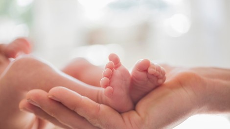 Masaža dojenčka je odlična za poglobljeno vez med dojenčkom in mamico