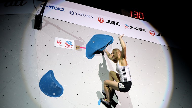 Janja Garnbret je postala še drugič zapored svetovna prvakinja v balvanskem plezanju (foto: Manca Ogrin)