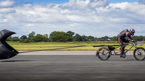 Rekord Britanca - s kolesom preko 280 km/h, a absolutni rekord ima ženska (VIDEO)