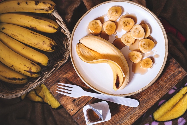 Banane Najbolj razširjen sadež na svetu je naravna energijska ploščica, saj ima veliko ogljikovih hidratov, vitaminov in kalija, ki podpirajo …