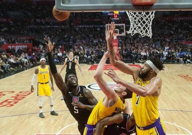 Košarkarska bitka za L.A., Lakers – Clippers Clippersi so bili do nekaj let nazaj v senci mnogo uspešnejših Lakersov (16 …