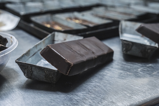 Temna čokolada Temna čokolada ima toliko pozitivnih učinkov na srce, da jih je težko našteti. V temni čokoladi se namreč …