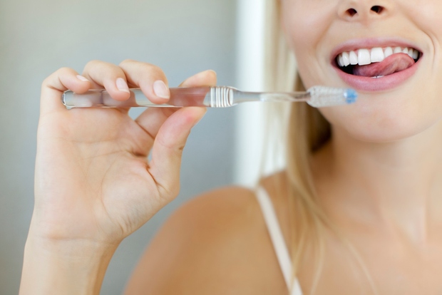 Naravni čistilec zob Da ne bo pomote, z jabolkom ne morete nadomestiti temeljitega čiščenja zob, vam pa pri higieni lahko …