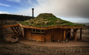 Prespite v  hobbitovi hiški na Škotskem