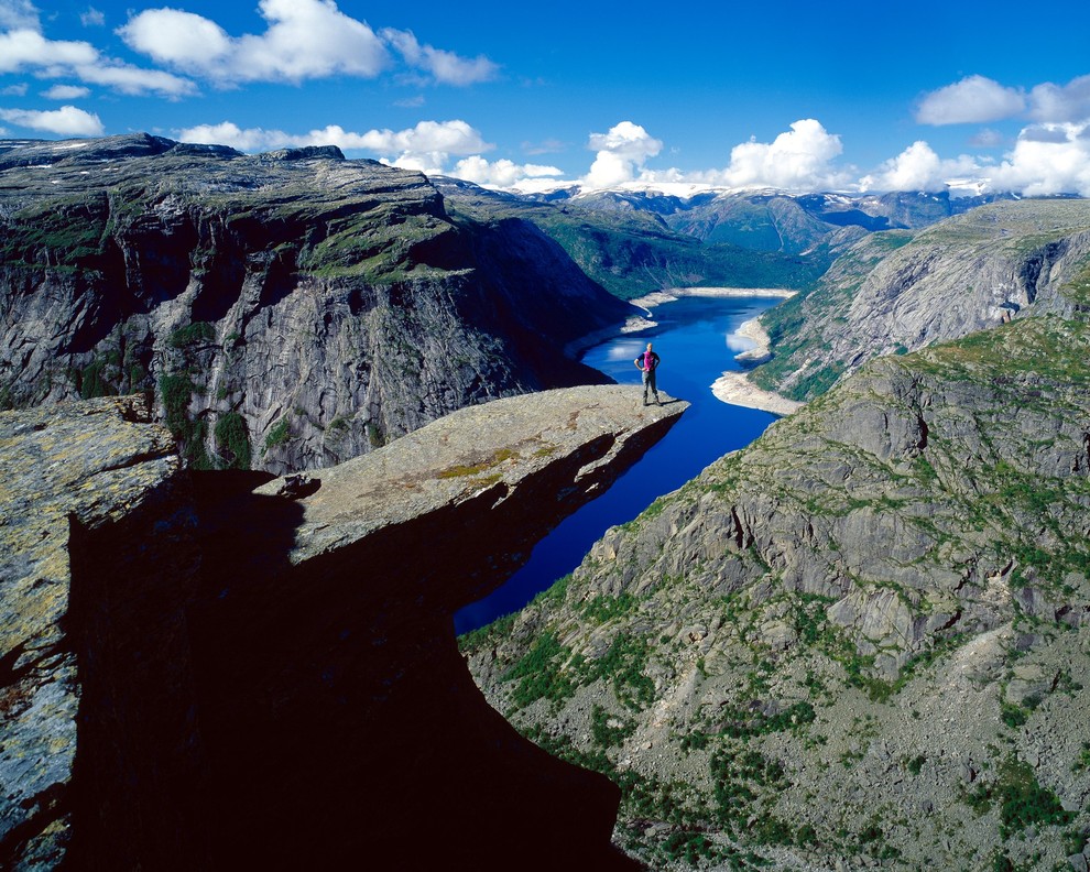 TROLLTUNGA, NORVEŠKA Trolltunga je ena najbolj prepoznavnih pečin, ki se nahaja nad jezerom Ringedalsvatnet na nadmorski višini 1.100 metrov. Dostopna …