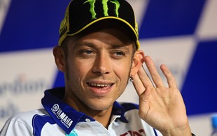 Veliki Valentino Rossi daroval za malega Krisa z redko mišično boleznijo