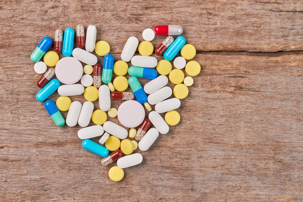 ASPIRIN KOT ODGOVOR NA BOLEZEN? Nekateri zdravniki svetujejo jemanje aspirina kot preventivno zaščito pred boleznimi srca in ožilja, če imajo …