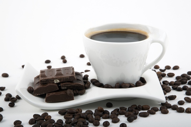 Črna čokolada Črna čokolada vsebuje antioksidante, prav tako pa bromin, ki je naravni stimulant. Zvišuje tudi raven hormona endorfina, ki …