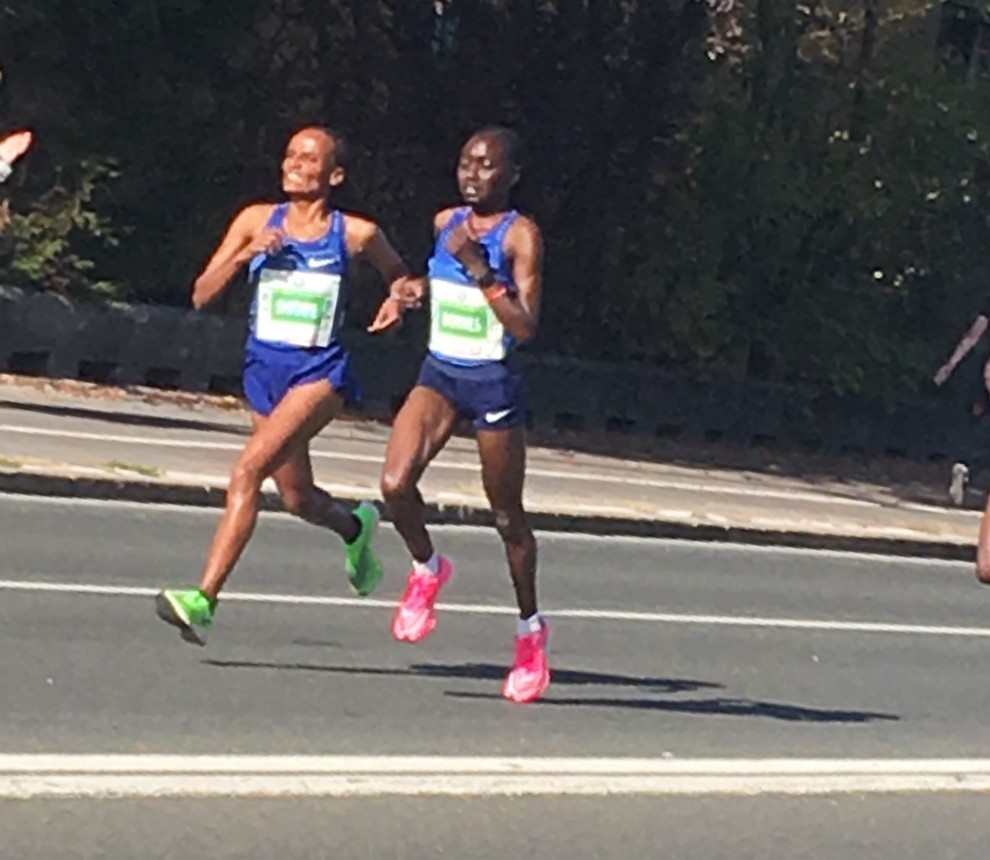 Kenijka Bornes Kepkirui Kitur je postavila nov rekord Ljubljanskega maratona - 2:21:26.