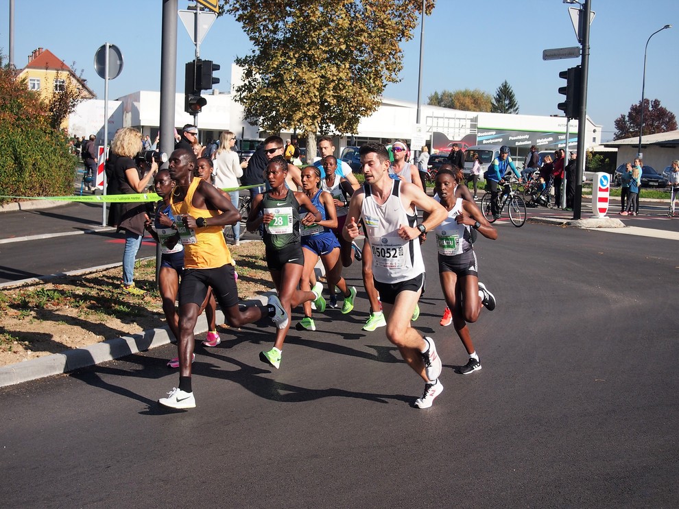 Šele v živo človek vidi, kako hitri so najboljši maratonci.