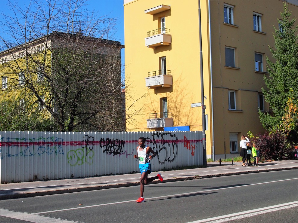 Ljubljanski maraton: Ste tekli na 21 ali 42 km? (Fotogalerija)