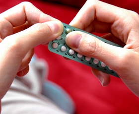 Ali kontracepcijske tabletke res lahko povečujejo možnost za raka na dojkah?
