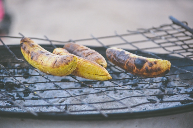 9 Plantain banane – zelene banane za kuhanje - 30.67 miljonov ton na leto Škrobnata in manj sladka različica banane, …