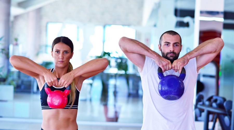 Vaje s kettlebell utežjo, ki so primerne tudi za začetnike (foto: profimedia)