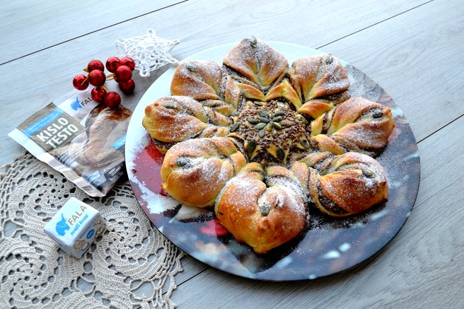 Veseli december je tu! Pridite na brezplačno delavnico peke božičnega peciva