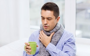 Vas mučita prehlad in vneto grlo? Pomagate si lahko s temi čaji