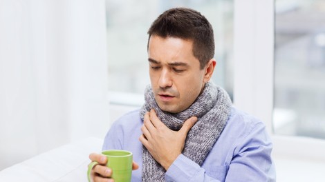 Vas mučita prehlad in vneto grlo? Pomagate si lahko s temi čaji