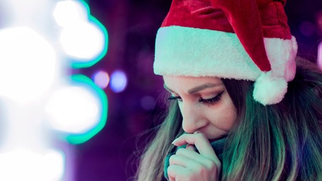 Veseli december ni vesel za vse: kako se spopasti s prazniki, če ste izgubili bližnjo osebo?