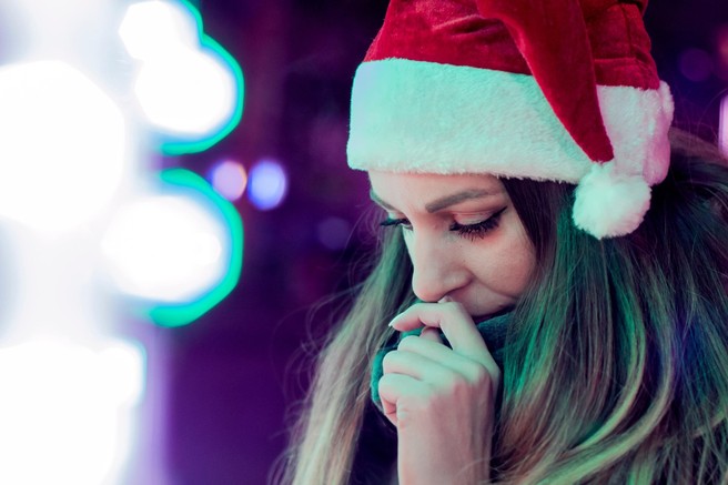 Veseli december ni vesel za vse: kako se spopasti s prazniki, če ste izgubili bližnjo osebo?