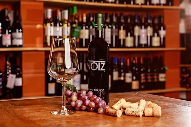 Pustite goste odprtih ust s to popolno kombinacijo – postrezite vino s konopljo!