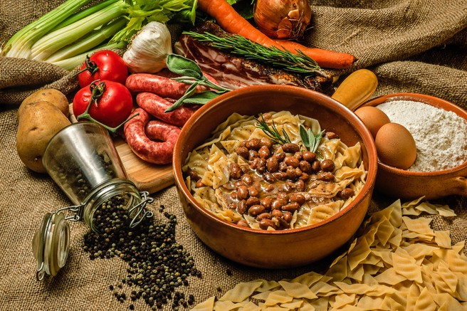 6 priljubljenih jedi s fižolom, ki je odlično nadomestilo za meso (+recept za prebranec)