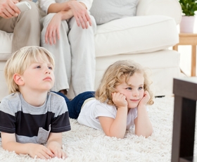 Le usmerjeno in omejeno gledanje televizije lahko na otroke vpliva pozitivno