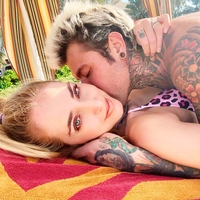 Mladi so danes vse manj spolno aktivni: zdravnik pojasnjuje, zakaj je temu tako