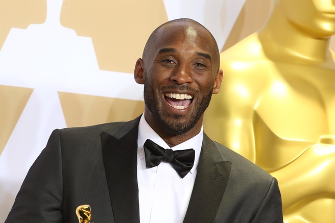 V helikopterski nesreči umrl košarkarski zvezdnik Kobe Bryant. Umrla naj bi tudi 13 - letna hčerka Gigi