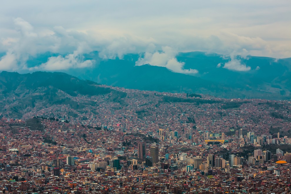 La Paz, Bolivija Glavno mesto Bolivije in najvišje ležeče glavno mesto na svetu (3640 metrov nad morjem) ima okoli 800 …