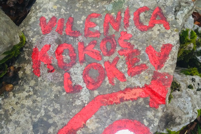 Vrh Stari tabor, jama Vilenica in vas Lokev: ideja za izlet, kjer osvojite vrh, obiščete jamo in dobro jeste
