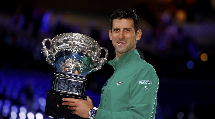 Novak Đoković osmič osvojil odprto prvenstvo Avstralije: “Požari, vojne, nesreča mojega prijatelja Kobe Byranta - to je opomin, da moramo držati skupaj in se imeti radi.” (foto: profimedia)