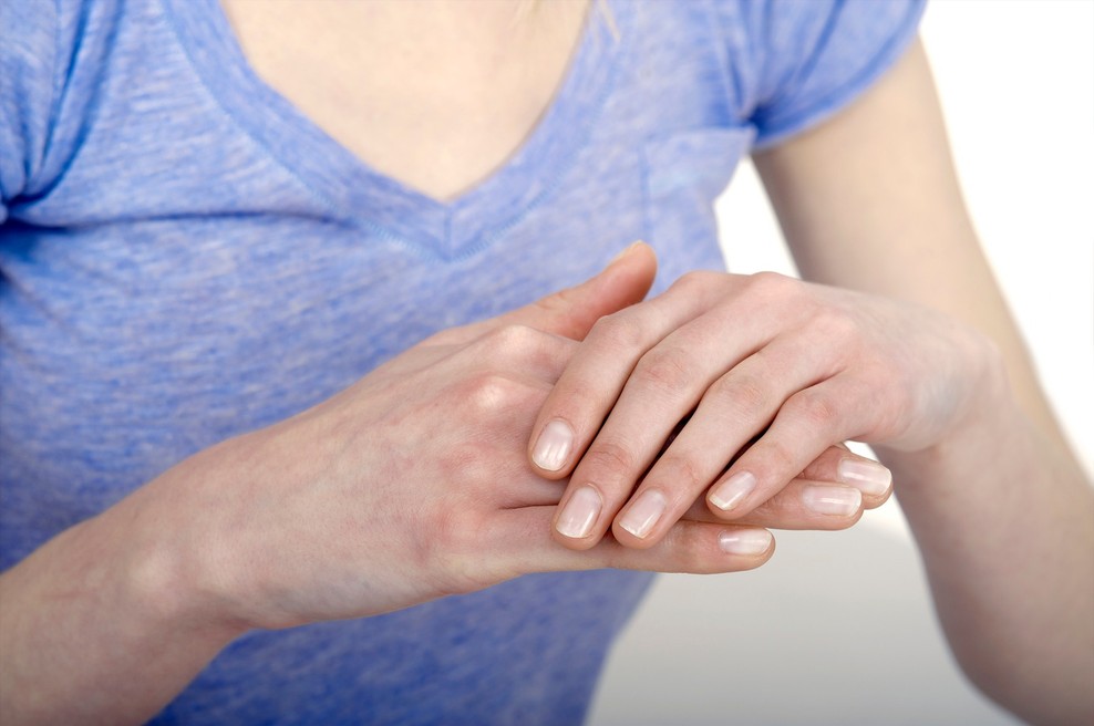 Kaj jesti, če imate artritis? Nutricionistka razkriva, kaj blaži in kaj poslabša bolečine v sklepih (foto: Profimedia)