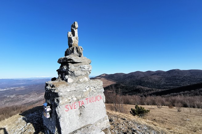 Odličen izlet za družine: v deželi, kjer je Krpan tovoril sol in vrh Svete Trojice