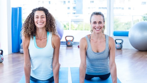 4 joga vaje za raven trebušček, ki jih lahko delate tudi doma