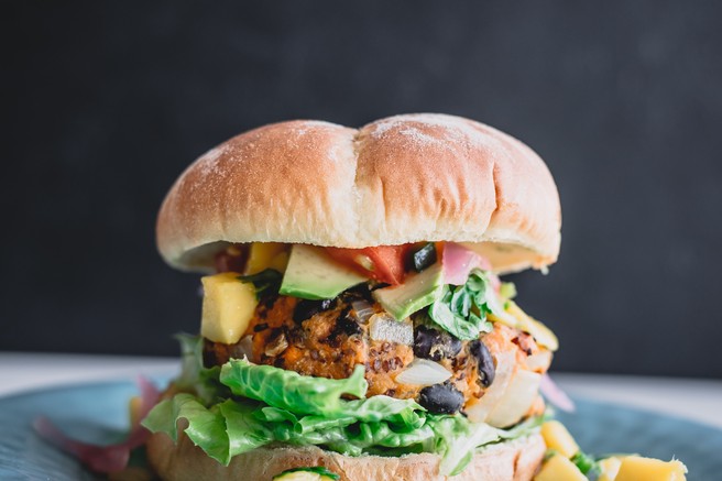Ideja za vikend: VEGANSKI BURGERJI (2 recepta)
