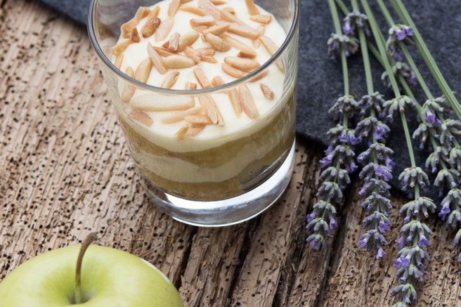 RECEPT: Jabolčni tiramisu v kozarčku